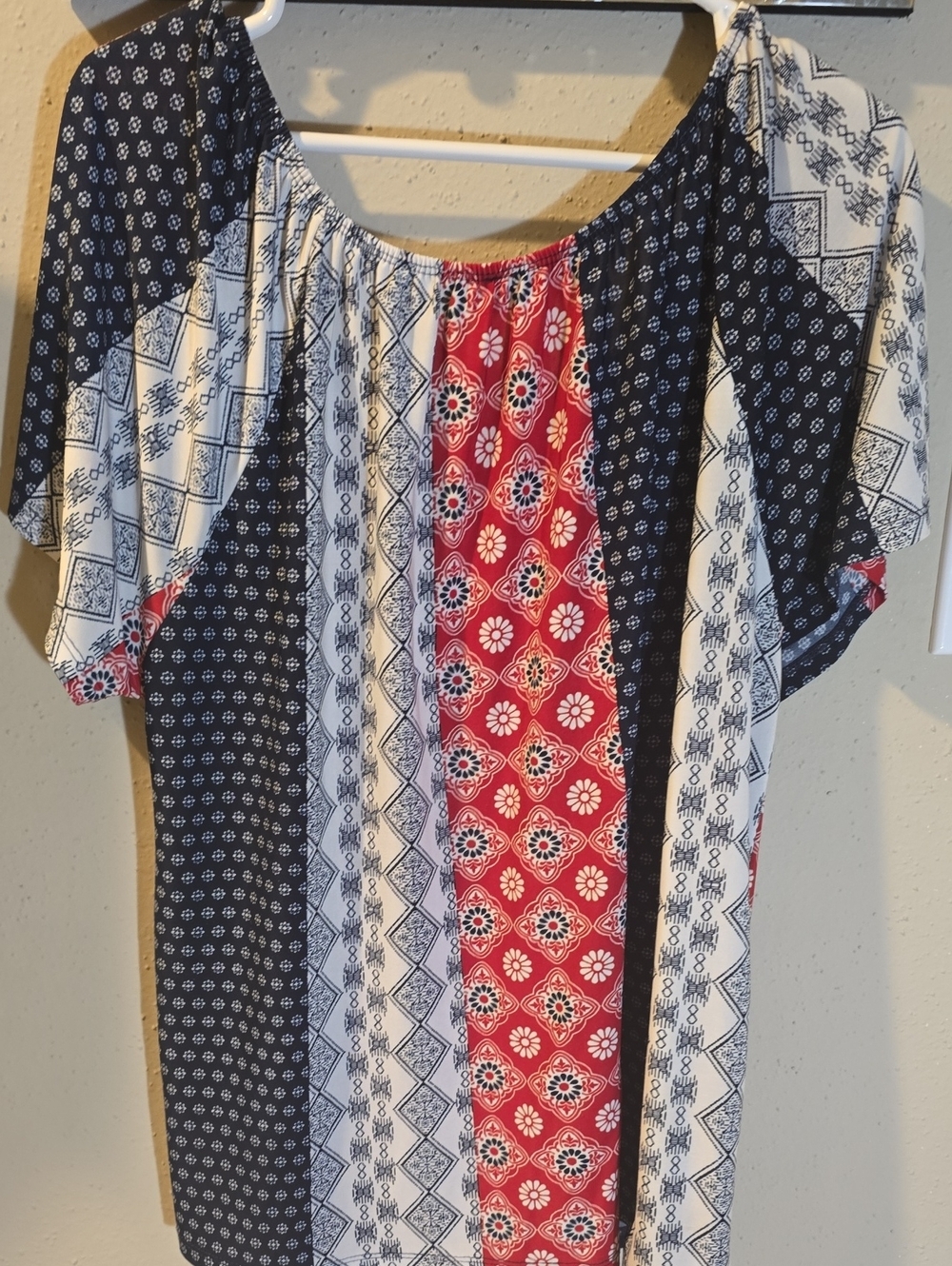 Modern Attraction Blouse Size Large - Picture 3 of 3